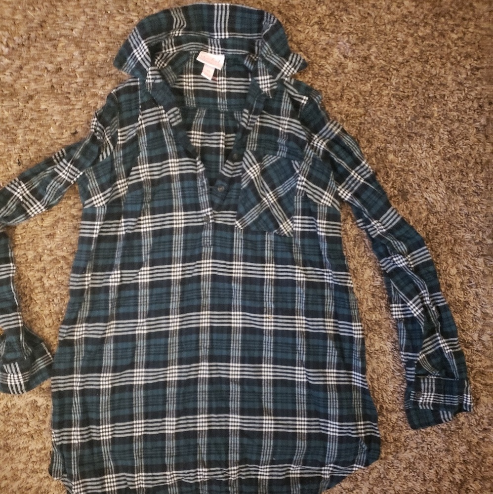 Plaid maternity shirt